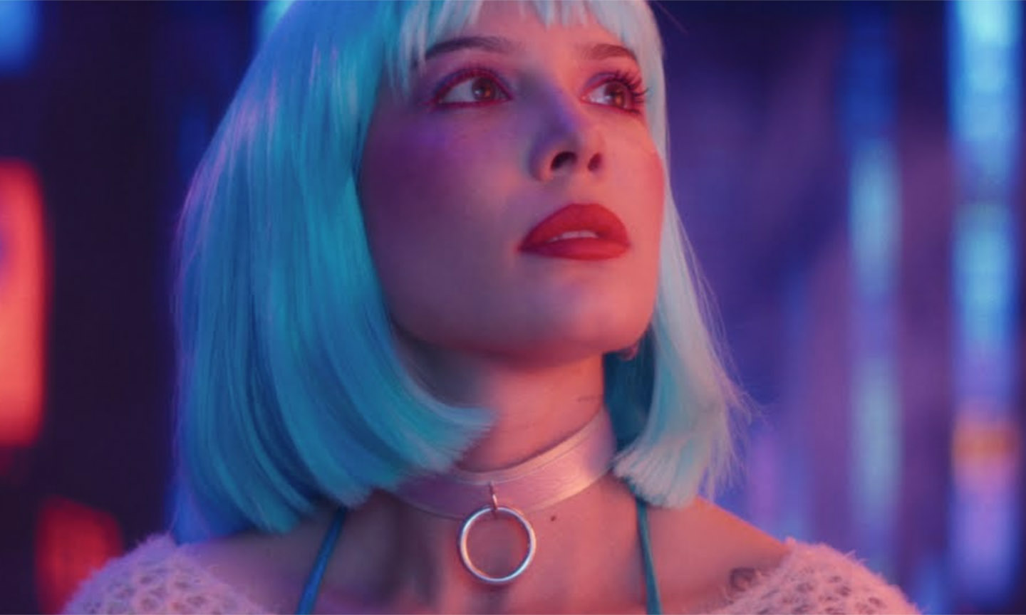 Halsey continúa la celebración del décimo aniversario 'Badlands' con 'Drive' Video musical