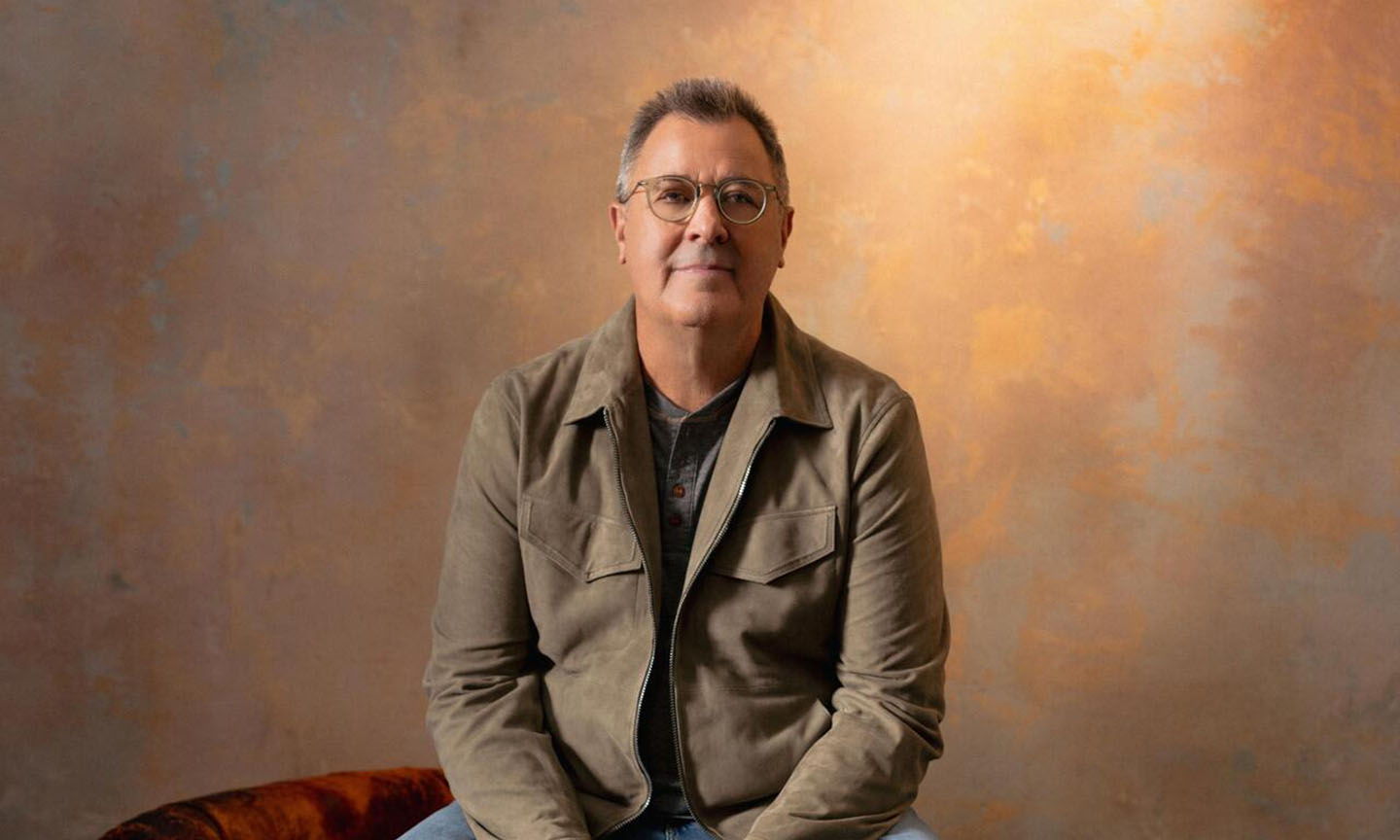 Vince Gill recibirá el premio CMA Willie Nelson Lifetime Achievement Award 2025