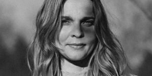 Hildur Guðnadóttir amplía ‘Floods’ con orquesta completa