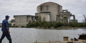 Cuba levantó desde 1983 una central nuclear de dos reactores soviéticos en la bahía de Cienfuegos: nunca recibió una barra de uranio y su cúpula de hormigón sigue en pie