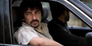 La película argentina de estafadores que Hollywood rehízo con actores famosos y fracasó: la original sigue siendo mejor